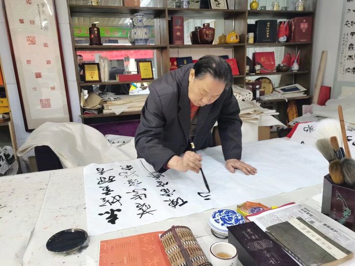 从陆维钊到侯鸿钧:蜾扁体书法的传承与发展