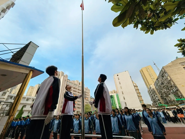 国旗下 | 武穴市育才高中罗平安:以奋斗之姿 担时代重任