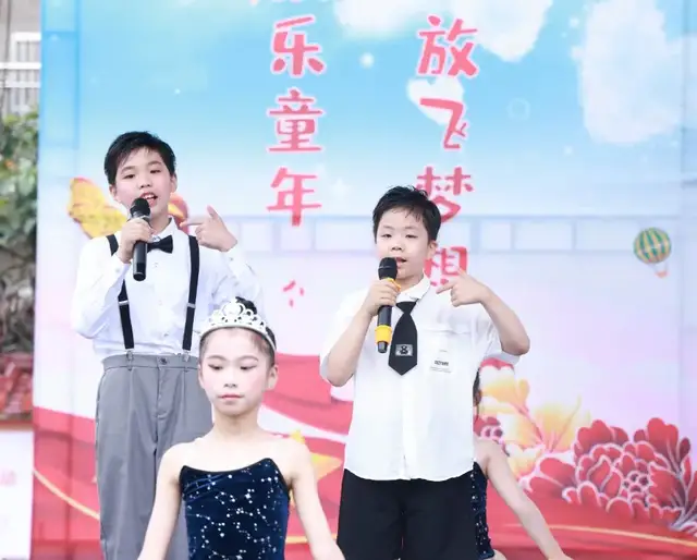 童心齐逐梦 “艺”起向未来——武穴市东方红小学举行庆“六一”文艺汇演暨表彰大会