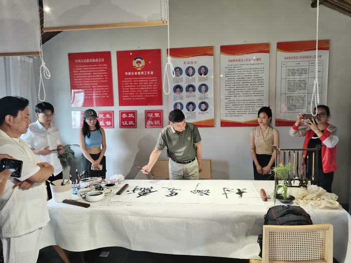 文化艺术的社区之旅:中国书画院安徽分院送文化到肥东国光社区