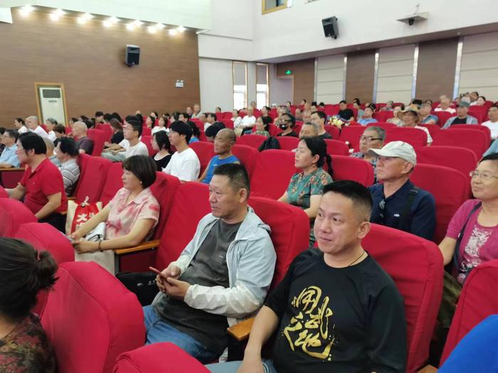 新安百姓讲堂邀请著名诗人关民做专题讲座