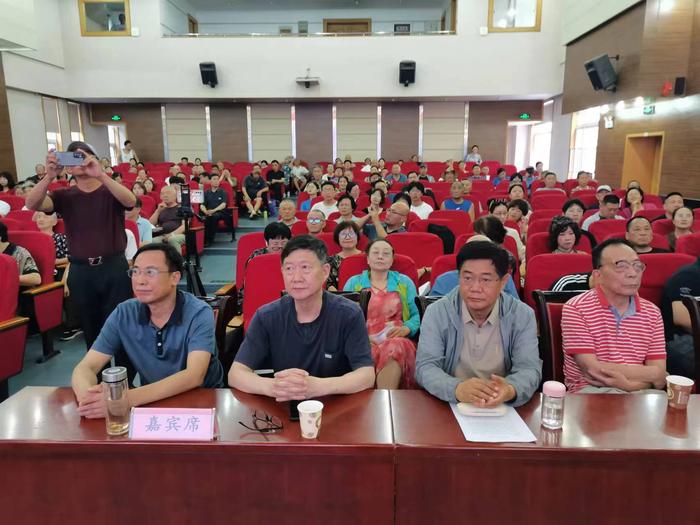 新安百姓讲堂邀请著名诗人关民做专题讲座