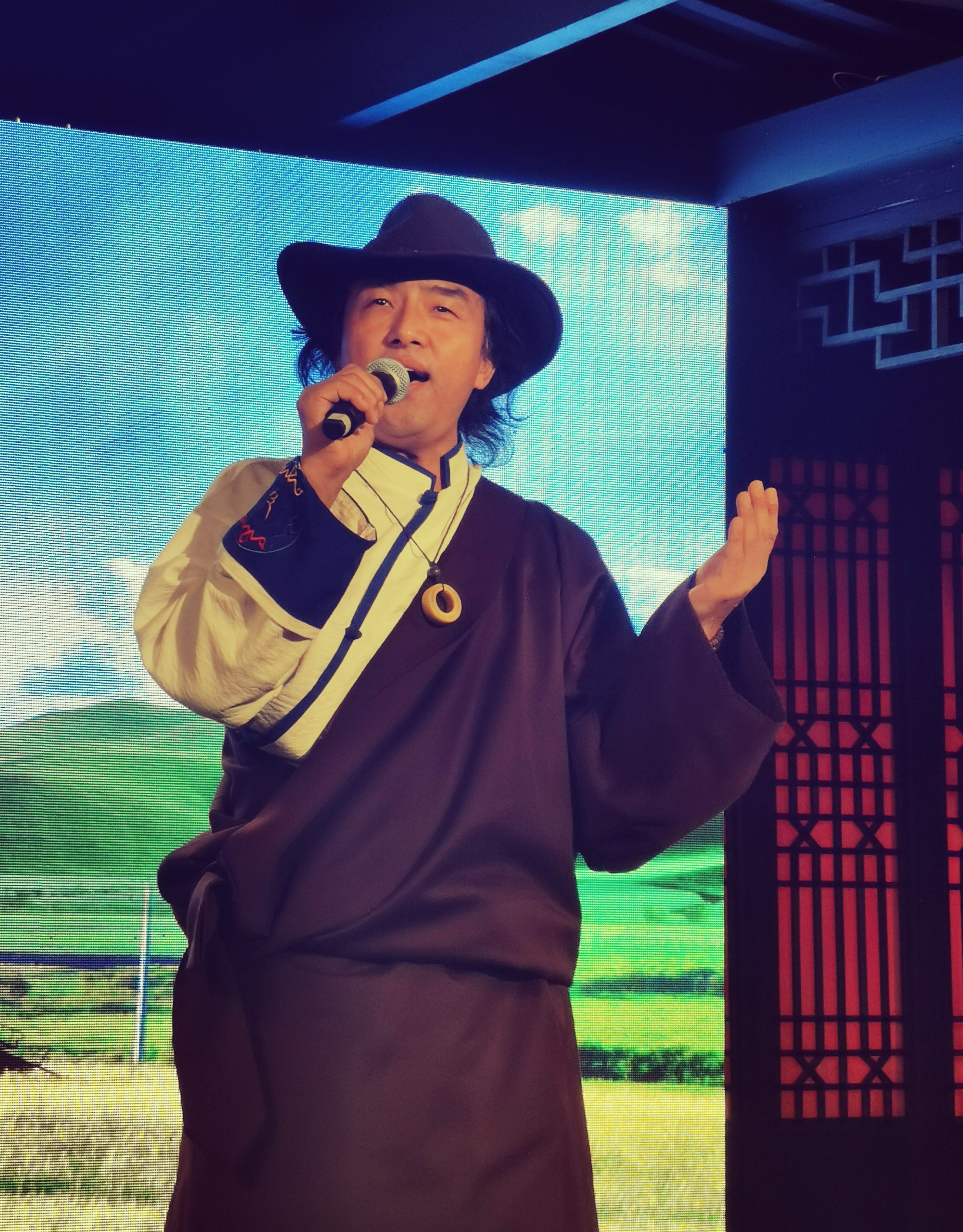 金小凤从艺50载,艺术团10年庆典音乐会,唱响民族之魂,惊艳昆明