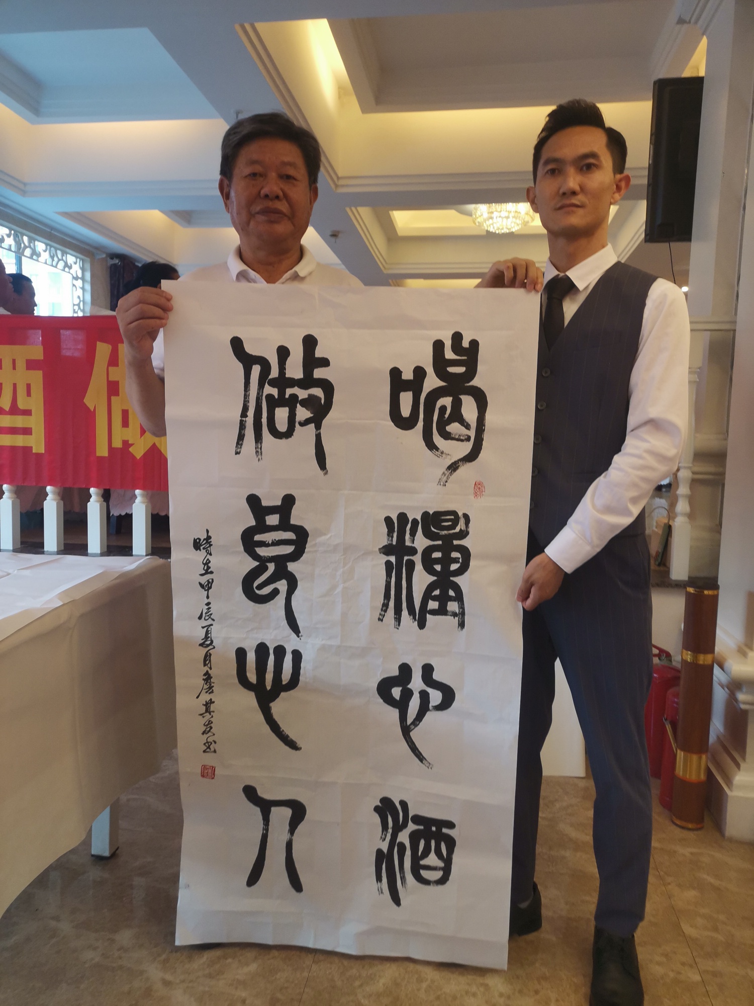 品味匠心,酱韵春城,中赖酱酒新品发布璀璨绽放,书写酱香新篇章