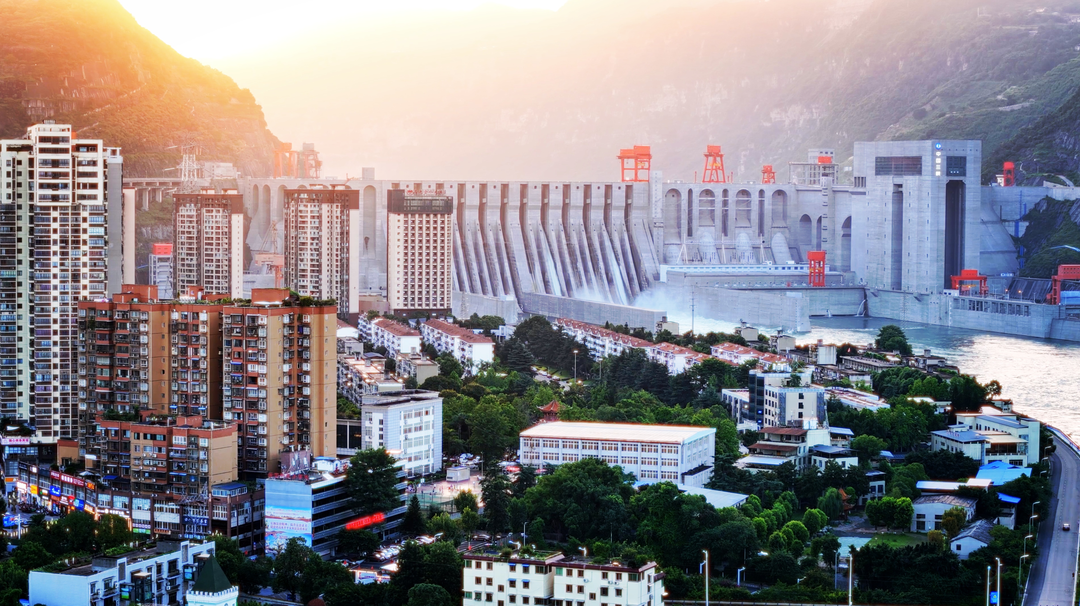 水富再起跑:沉寂四年,一场赛事唤醒城市的脉动