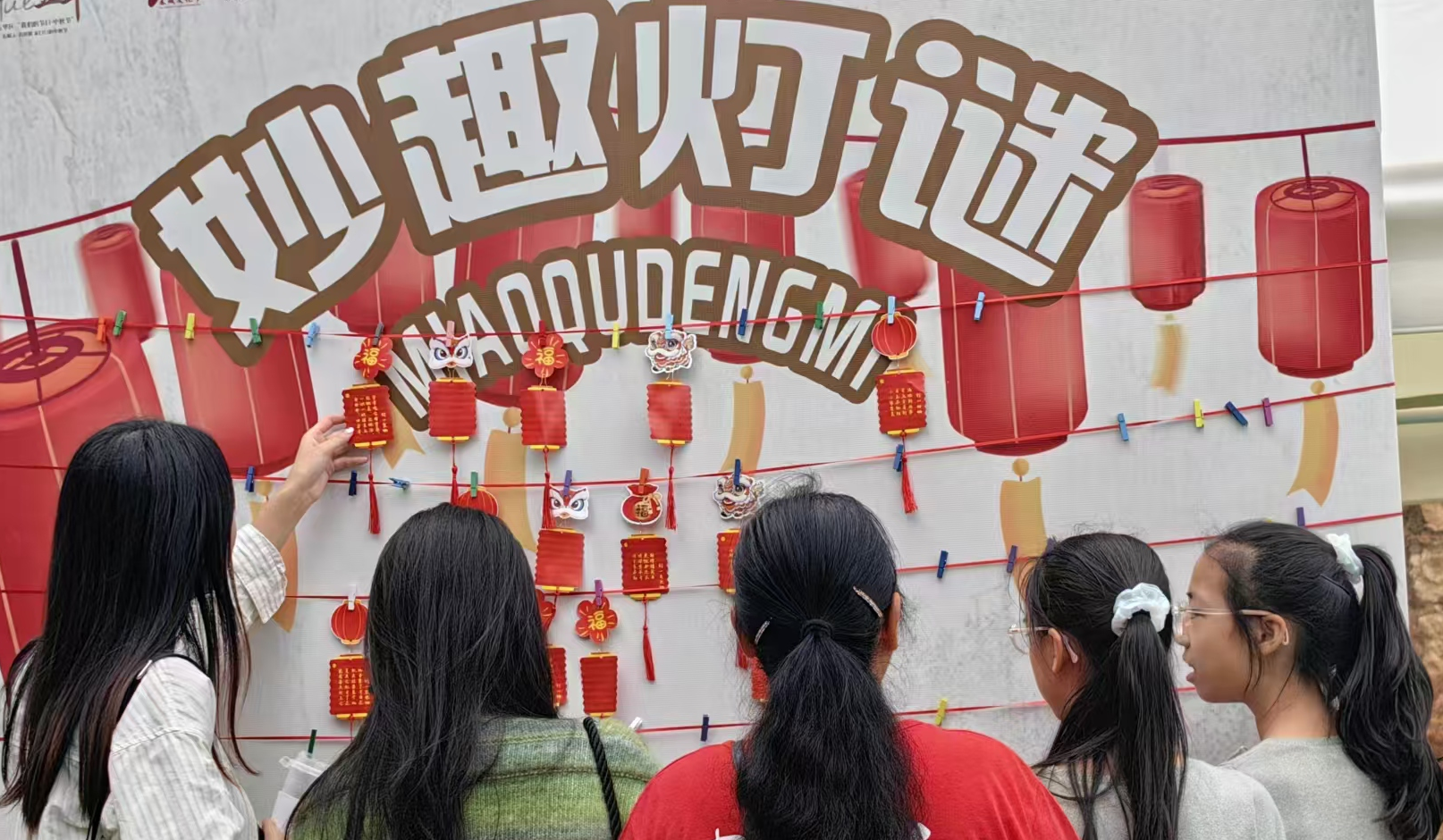 若将中秋对折,一半是月色,一半是秋色