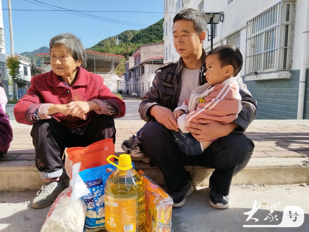 情暖残疾心,慰问送关怀:国庆关爱残疾人走访慰问商洛公益在行动