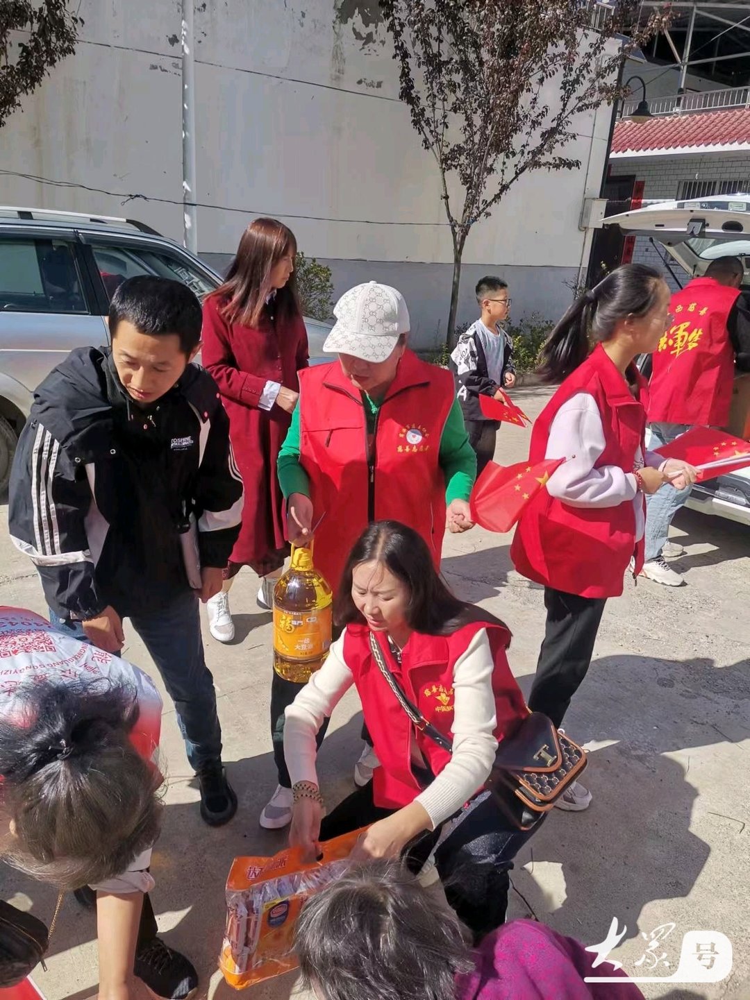 情暖残疾心,慰问送关怀:国庆关爱残疾人走访慰问商洛公益在行动