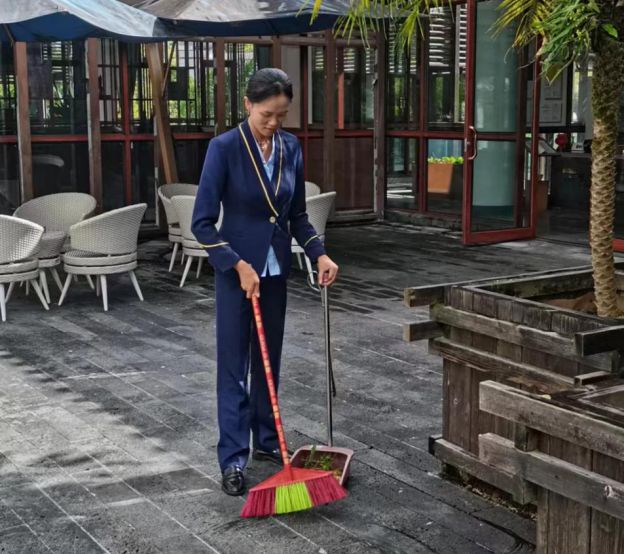 构筑服务桥梁,暖心服务展风采