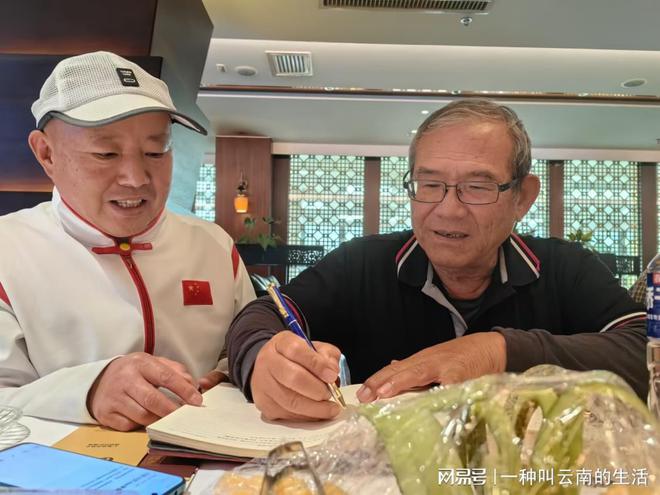“姐,你回来了,欢迎回家”