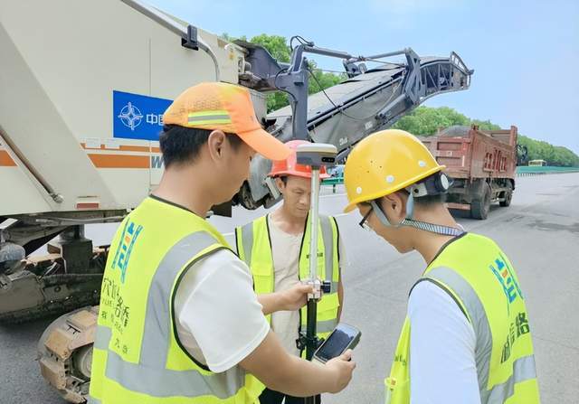 【今日黄冈】武穴市公路事业发展中心:同心同德跑赢“上半年”,脚踏实地勇夺“全年胜”