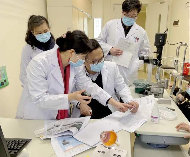 世界以痛吻我，我却报之以歌