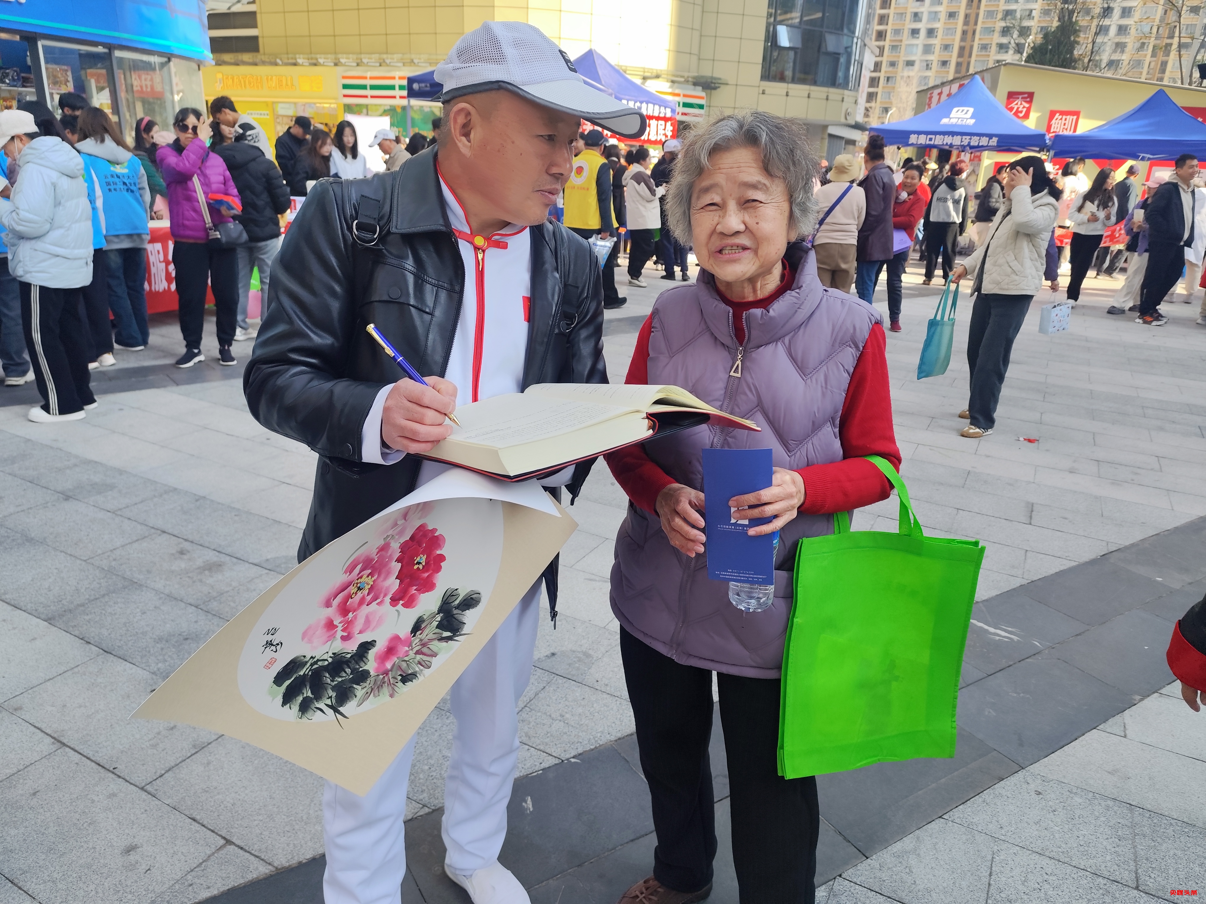 五华区开展系列学雷锋活动,为建设“幸福春城”注入不竭动力