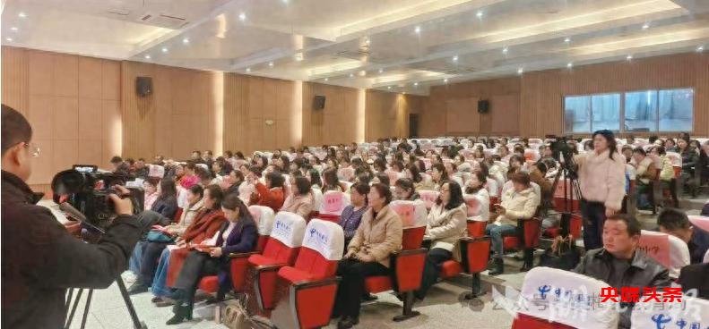 湖北黄梅县教育系统妇女节大会暖心安排:女教师坐C位 “她力量”绽芳华