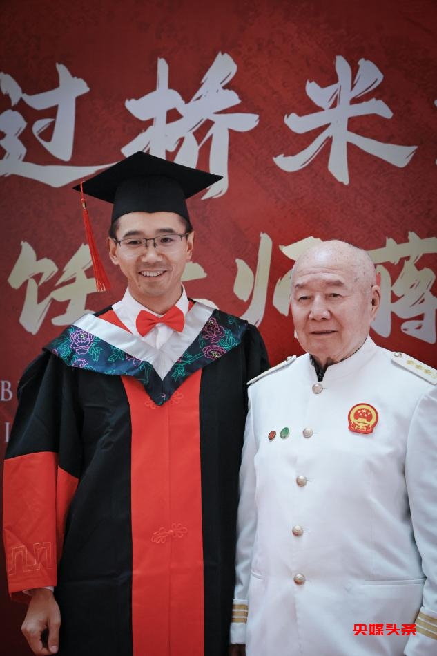 投行博士陈卫变身烹饪学徒 蒋彪泰斗助力唐飨过桥米线走向世界