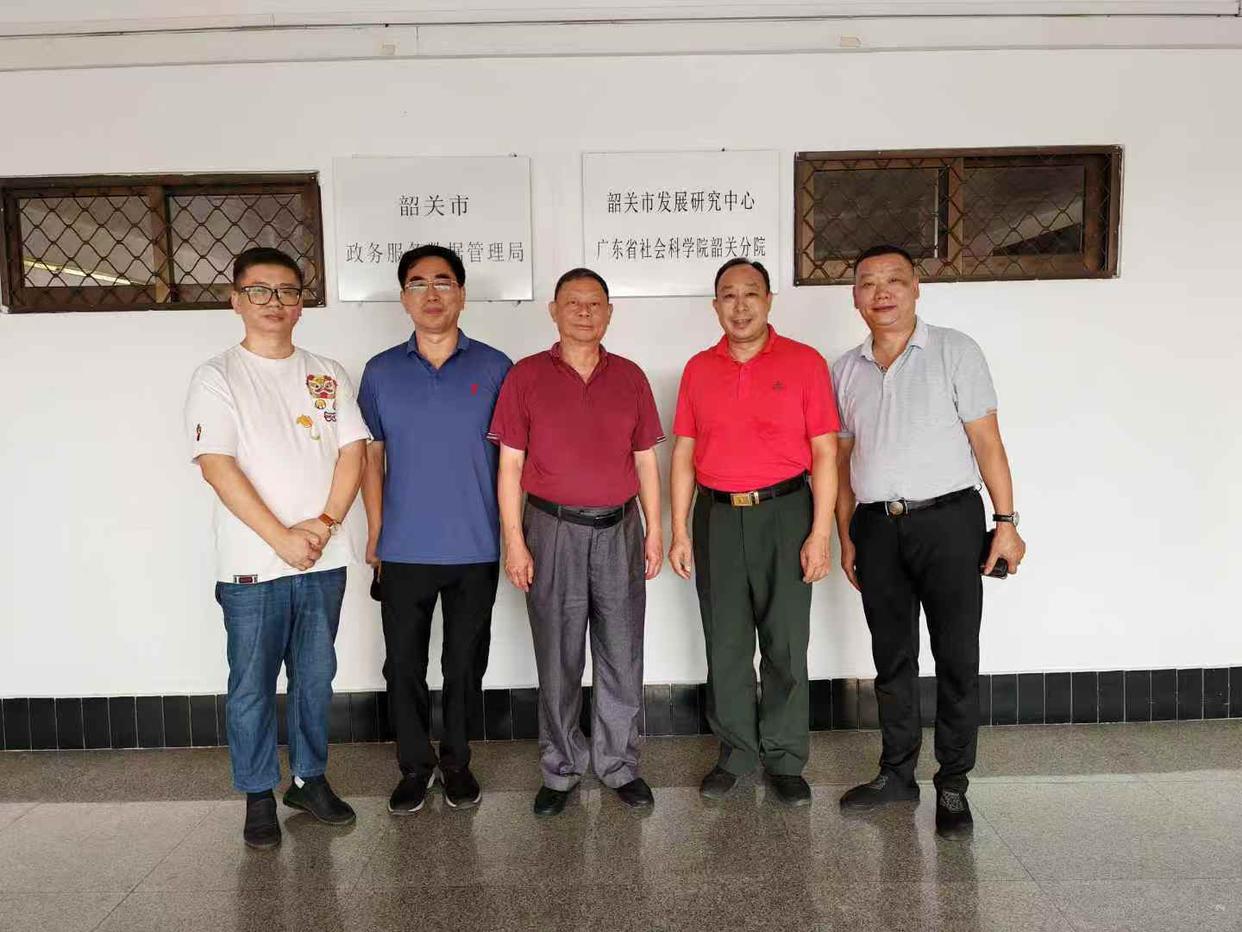 从智库到田埂——邓泗洲多维度赋能产业发展工作实践记录