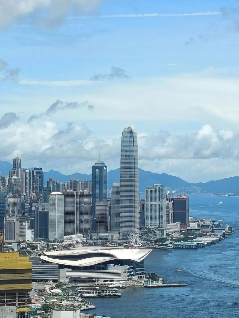 国门香港:从史前百越到超级联系人的万年之路